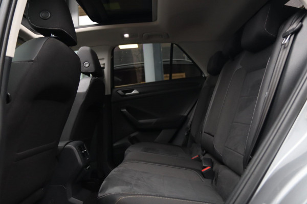 Volkswagen T-Roc 1.5 TSI ACT / PANODAK / VIRTUAL / ACC / KEYLESS / CAMERA / CARPLAY