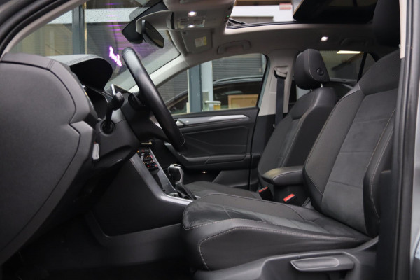 Volkswagen T-Roc 1.5 TSI ACT / PANODAK / VIRTUAL / ACC / KEYLESS / CAMERA / CARPLAY