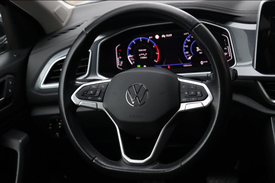 Volkswagen T-Roc 1.5 TSI ACT / PANODAK / VIRTUAL / ACC / KEYLESS / CAMERA / CARPLAY