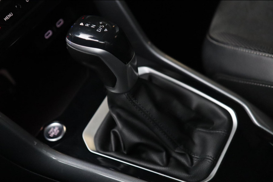 Volkswagen T-Roc 1.5 TSI ACT / PANODAK / VIRTUAL / ACC / KEYLESS / CAMERA / CARPLAY