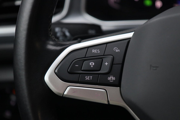 Volkswagen T-Roc 1.5 TSI ACT / PANODAK / VIRTUAL / ACC / KEYLESS / CAMERA / CARPLAY