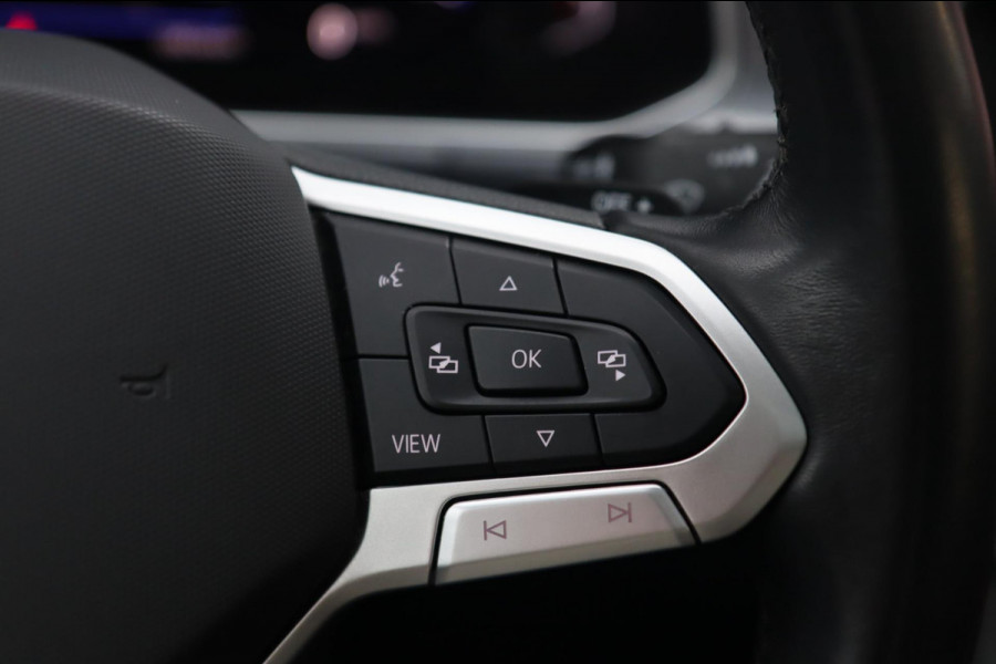 Volkswagen T-Roc 1.5 TSI ACT / PANODAK / VIRTUAL / ACC / KEYLESS / CAMERA / CARPLAY