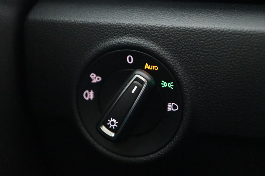 Volkswagen T-Roc 1.5 TSI ACT / PANODAK / VIRTUAL / ACC / KEYLESS / CAMERA / CARPLAY