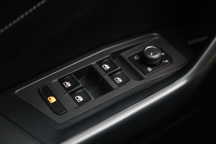 Volkswagen T-Roc 1.5 TSI ACT / PANODAK / VIRTUAL / ACC / KEYLESS / CAMERA / CARPLAY