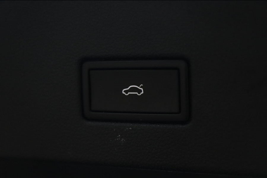 Volkswagen T-Roc 1.5 TSI ACT / PANODAK / VIRTUAL / ACC / KEYLESS / CAMERA / CARPLAY