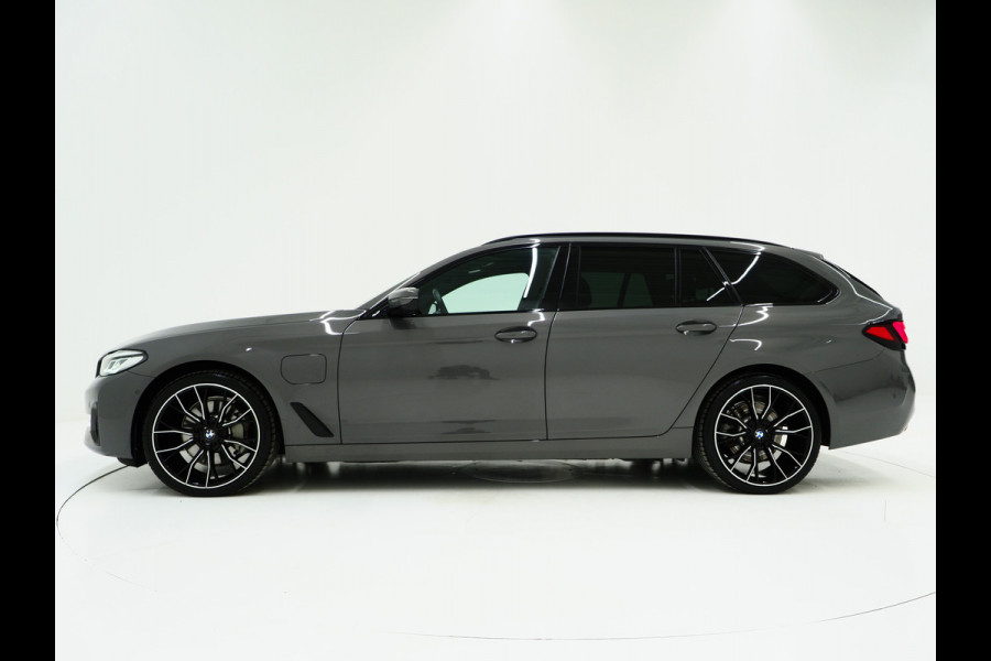 BMW 5 Serie Touring 530e xDrive | Panoramadak | Harman/Kardon | HUD | Camera | Leder | Keyless | Adaptive Cruise