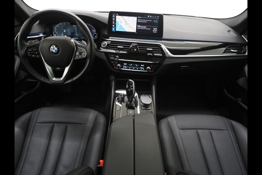 BMW 5 Serie Touring 530e xDrive | Panoramadak | Harman/Kardon | HUD | Camera | Leder | Keyless | Adaptive Cruise