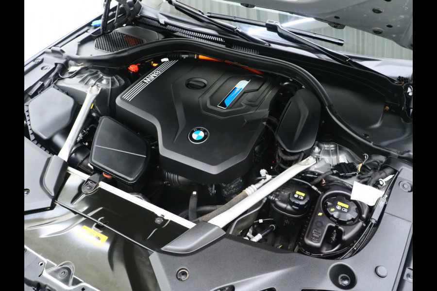 BMW 5 Serie Touring 530e xDrive | Panoramadak | Harman/Kardon | HUD | Camera | Leder | Keyless | Adaptive Cruise