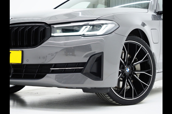 BMW 5 Serie Touring 530e xDrive | Panoramadak | Harman/Kardon | HUD | Camera | Leder | Keyless | Adaptive Cruise