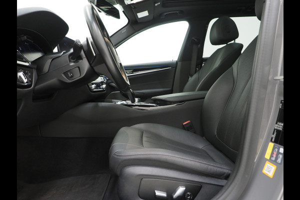 BMW 5 Serie Touring 530e xDrive | Panoramadak | Harman/Kardon | HUD | Camera | Leder | Keyless | Adaptive Cruise
