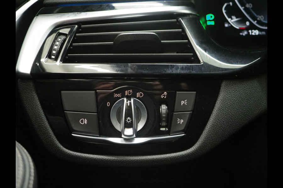 BMW 5 Serie Touring 530e xDrive | Panoramadak | Harman/Kardon | HUD | Camera | Leder | Keyless | Adaptive Cruise