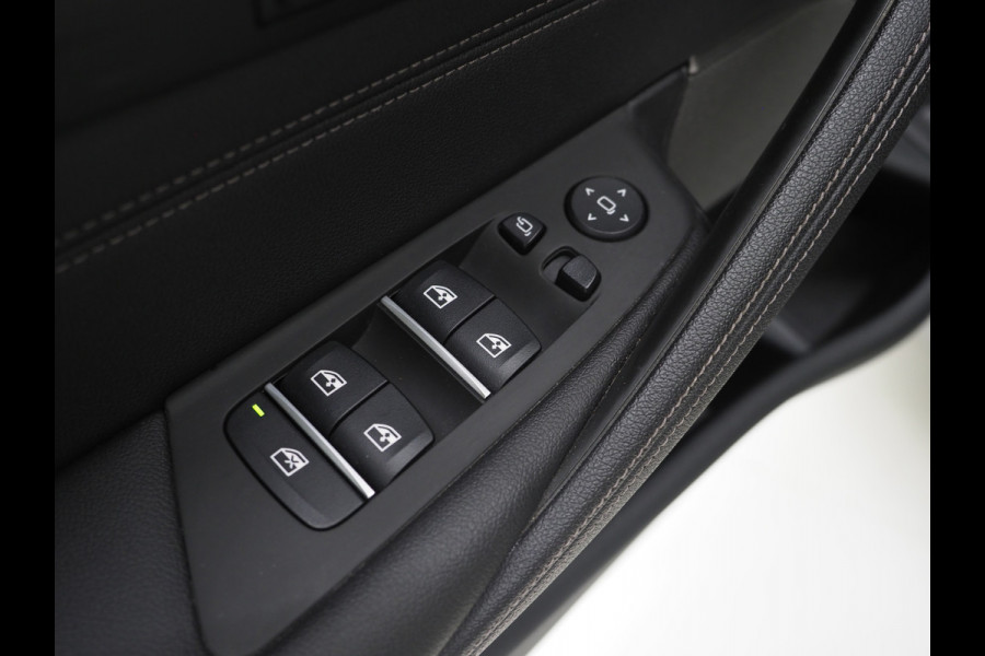 BMW 5 Serie Touring 530e xDrive | Panoramadak | Harman/Kardon | HUD | Camera | Leder | Keyless | Adaptive Cruise