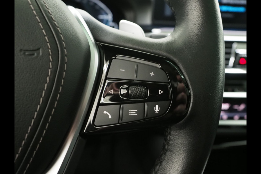 BMW 5 Serie Touring 530e xDrive | Panoramadak | Harman/Kardon | HUD | Camera | Leder | Keyless | Adaptive Cruise