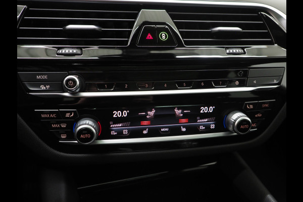 BMW 5 Serie Touring 530e xDrive | Panoramadak | Harman/Kardon | HUD | Camera | Leder | Keyless | Adaptive Cruise