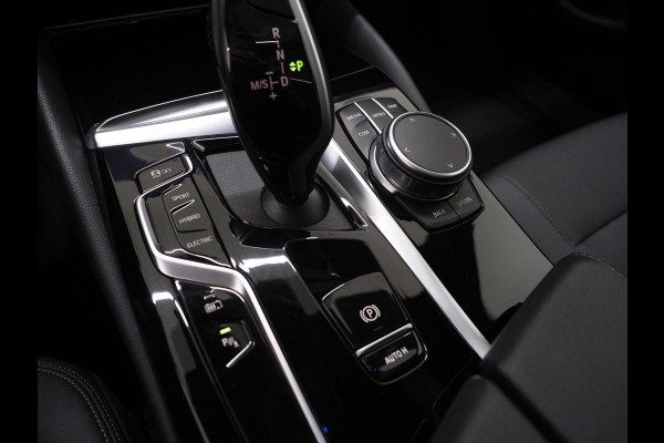 BMW 5 Serie Touring 530e xDrive | Panoramadak | Harman/Kardon | HUD | Camera | Leder | Keyless | Adaptive Cruise