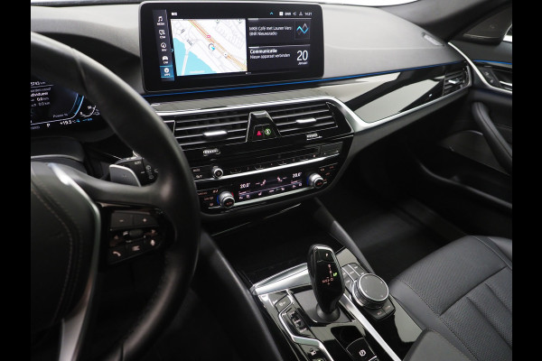 BMW 5 Serie Touring 530e xDrive | Panoramadak | Harman/Kardon | HUD | Camera | Leder | Keyless | Adaptive Cruise