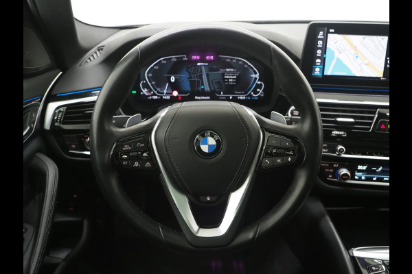 BMW 5 Serie Touring 530e xDrive | Panoramadak | Harman/Kardon | HUD | Camera | Leder | Keyless | Adaptive Cruise