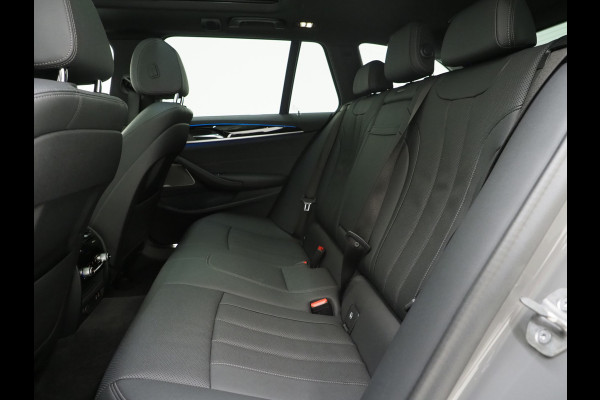 BMW 5 Serie Touring 530e xDrive | Panoramadak | Harman/Kardon | HUD | Camera | Leder | Keyless | Adaptive Cruise