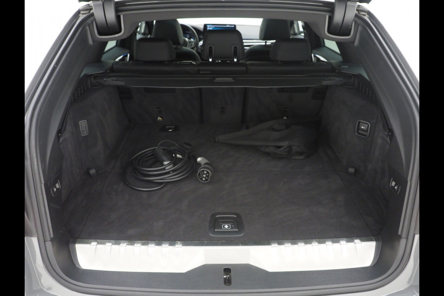 BMW 5 Serie Touring 530e xDrive | Panoramadak | Harman/Kardon | HUD | Camera | Leder | Keyless | Adaptive Cruise
