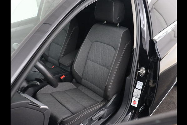 Volkswagen Passat 1.4 TSI PHEV GTE | Trekhaak | Stoelverwarming | Camera | Adaptive cruise | Carplay | Matrix LED | Navigatie | Massage | Climate control | Bluetooth | Plug In