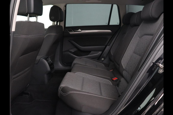 Volkswagen Passat 1.4 TSI PHEV GTE | Trekhaak | Stoelverwarming | Camera | Adaptive cruise | Carplay | Matrix LED | Navigatie | Massage | Climate control | Bluetooth | Plug In