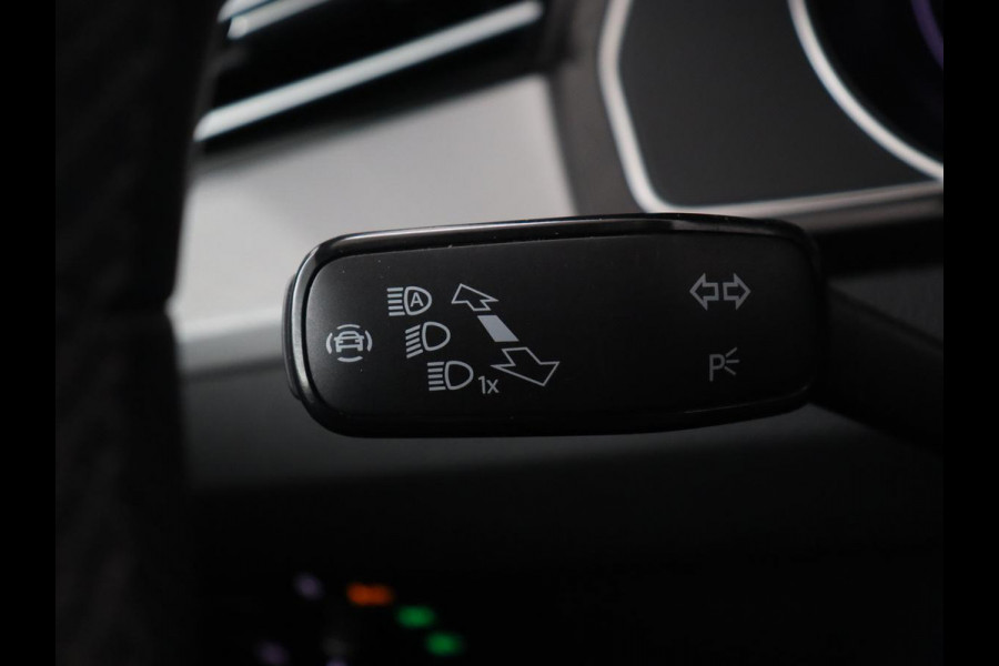 Volkswagen Passat 1.4 TSI PHEV GTE | Trekhaak | Stoelverwarming | Camera | Adaptive cruise | Carplay | Matrix LED | Navigatie | Massage | Climate control | Bluetooth | Plug In