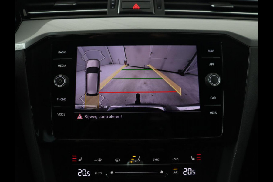 Volkswagen Passat 1.4 TSI PHEV GTE | Trekhaak | Stoelverwarming | Camera | Adaptive cruise | Carplay | Matrix LED | Navigatie | Massage | Climate control | Bluetooth | Plug In