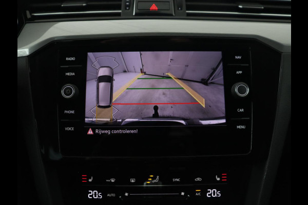 Volkswagen Passat 1.4 TSI PHEV GTE | Trekhaak | Stoelverwarming | Camera | Adaptive cruise | Carplay | Matrix LED | Navigatie | Massage | Climate control | Bluetooth | Plug In