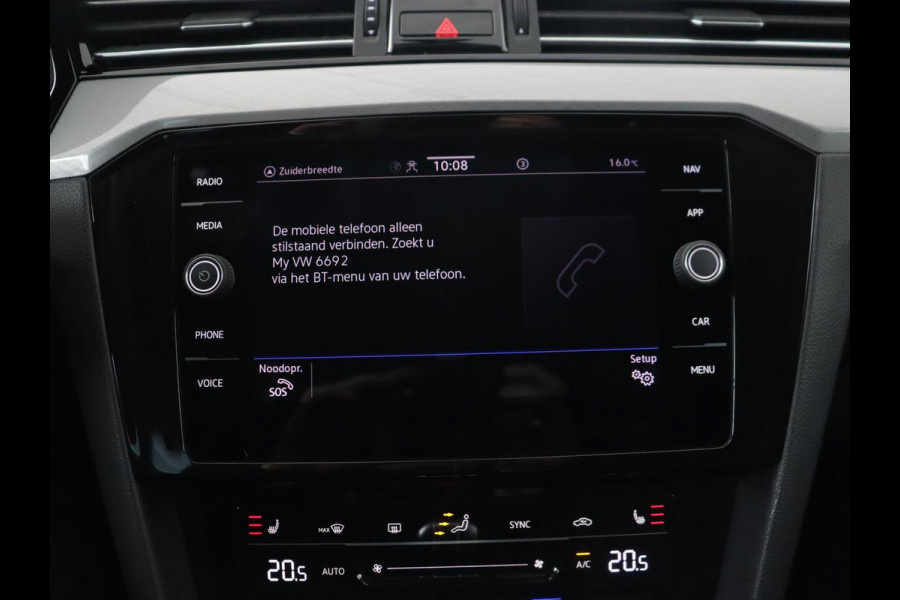 Volkswagen Passat 1.4 TSI PHEV GTE | Trekhaak | Stoelverwarming | Camera | Adaptive cruise | Carplay | Matrix LED | Navigatie | Massage | Climate control | Bluetooth | Plug In
