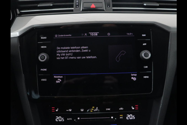 Volkswagen Passat 1.4 TSI PHEV GTE | Trekhaak | Stoelverwarming | Camera | Adaptive cruise | Carplay | Matrix LED | Navigatie | Massage | Climate control | Bluetooth | Plug In