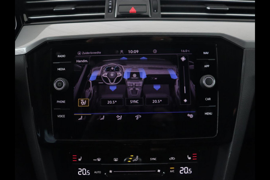 Volkswagen Passat 1.4 TSI PHEV GTE | Trekhaak | Stoelverwarming | Camera | Adaptive cruise | Carplay | Matrix LED | Navigatie | Massage | Climate control | Bluetooth | Plug In