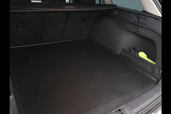 Volkswagen Passat 1.4 TSI PHEV GTE | Trekhaak | Stoelverwarming | Camera | Adaptive cruise | Carplay | Matrix LED | Navigatie | Massage | Climate control | Bluetooth | Plug In