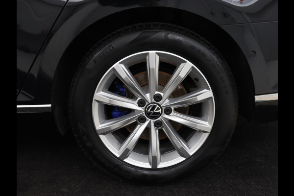 Volkswagen Passat 1.4 TSI PHEV GTE | Trekhaak | Stoelverwarming | Camera | Adaptive cruise | Carplay | Matrix LED | Navigatie | Massage | Climate control | Bluetooth | Plug In