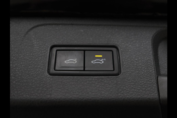 Volkswagen Passat 1.4 TSI PHEV GTE | Trekhaak | Stoelverwarming | Camera | Adaptive cruise | Carplay | Matrix LED | Navigatie | Massage | Climate control | Bluetooth | Plug In