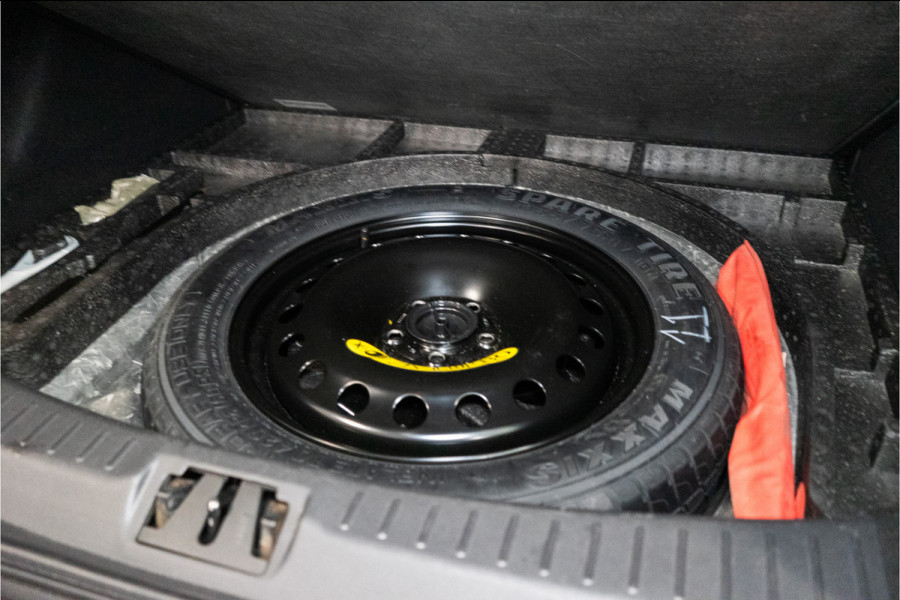 Ford Kuga 1.5 EcoBoost Titanium 183PK AWD | Automaat | Xenon | Trekhaak | Camera | Stoelverwarming | 12 MND Garantie