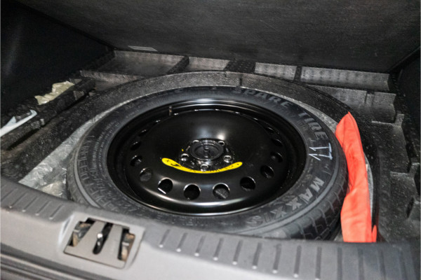 Ford Kuga 1.5 EcoBoost Titanium 183PK AWD | Automaat | Xenon | Trekhaak | Camera | Stoelverwarming | 12 MND Garantie