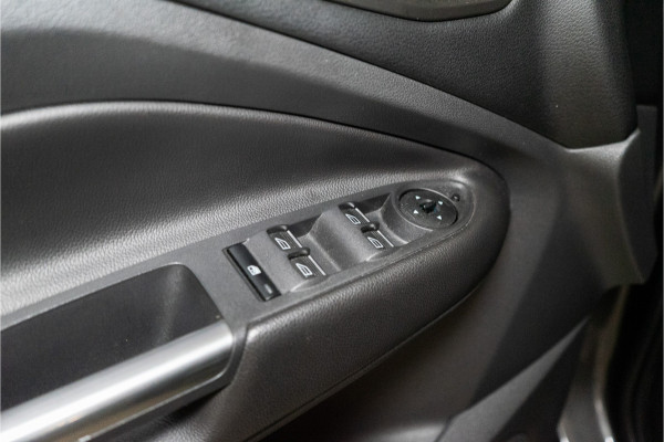 Ford Kuga 1.5 EcoBoost Titanium 183PK AWD | Automaat | Xenon | Trekhaak | Camera | Stoelverwarming | 12 MND Garantie