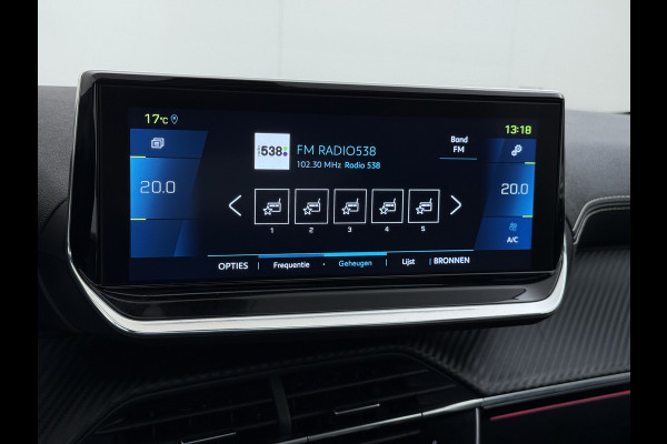 Peugeot e-208 EV GT-line 350 50kWh Pano-dak 360°Camera Leder/Alcantara Adaptive-Cruise Apple Carplay Android Auto Navi Ecc Pdc-a+v SOH 89% Stoelverwarming Led Lmv 17" Regen-Lichtsensor Privacy Glas Keyless DAB+ 1e Eigenaar Origineel Nederlandse Auto Dealeronderhouden Bomvol € 40.000 nieuw!