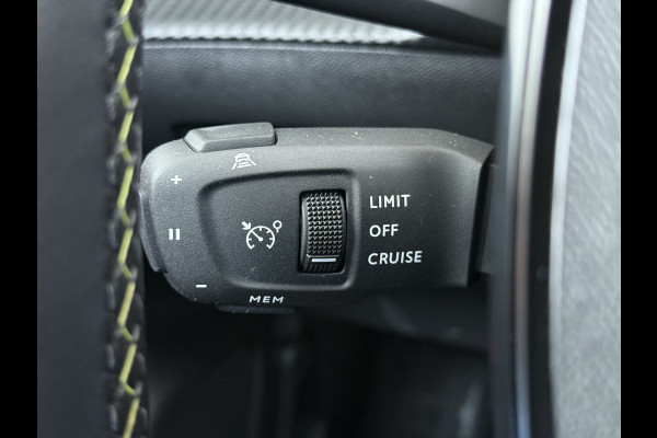Peugeot e-208 EV GT-line 350 50kWh Pano-dak 360°Camera Leder/Alcantara Adaptive-Cruise Apple Carplay Android Auto Navi Ecc Pdc-a+v SOH 89% Stoelverwarming Led Lmv 17" Regen-Lichtsensor Privacy Glas Keyless DAB+ 1e Eigenaar Origineel Nederlandse Auto Dealeronderhouden Bomvol € 40.000 nieuw!