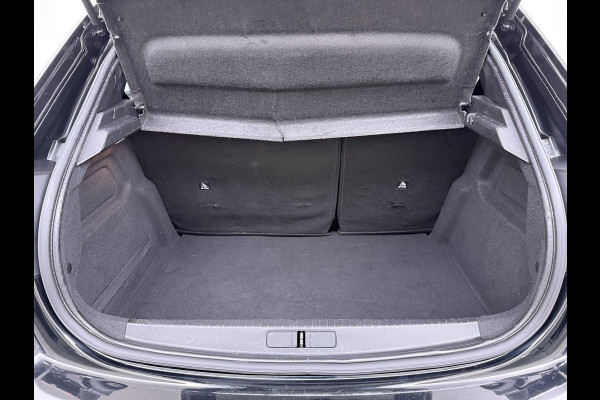 Peugeot e-208 EV GT-line 350 50kWh Pano-dak 360°Camera Leder/Alcantara Adaptive-Cruise Apple Carplay Android Auto Navi Ecc Pdc-a+v SOH 89% Stoelverwarming Led Lmv 17" Regen-Lichtsensor Privacy Glas Keyless DAB+ 1e Eigenaar Origineel Nederlandse Auto Dealeronderhouden Bomvol € 40.000 nieuw!