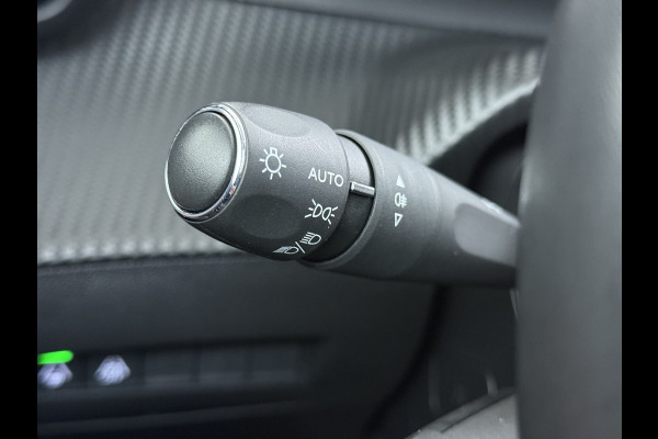 Peugeot e-208 EV GT-line 350 50kWh Pano-dak 360°Camera Leder/Alcantara Adaptive-Cruise Apple Carplay Android Auto Navi Ecc Pdc-a+v SOH 89% Stoelverwarming Led Lmv 17" Regen-Lichtsensor Privacy Glas Keyless DAB+ 1e Eigenaar Origineel Nederlandse Auto Dealeronderhouden Bomvol € 40.000 nieuw!