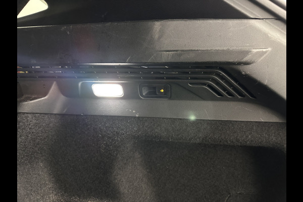 Volkswagen ID.4 First 77 kWh [ 3-Fase ] {SOH-83%} (INCL.BTW) *LEATHER-MICROFIBRE | FULL-LED | ADAPTIVE-CRUISE | HEATED-COMFORTSEATS | DIGI-COCKPIT | AMBIENT-LIGHT | NAVI-FULLMAP | PDC | TOWBAR | PRIVACY-GLASS | CAMERA | 20''ALU*