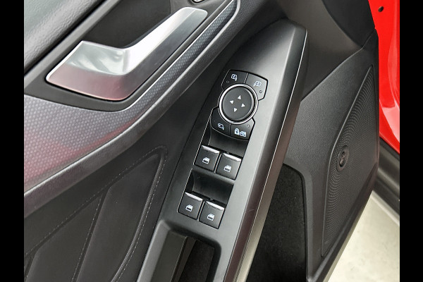 Ford FOCUS Wagon 1.5D 120PK Euro6 Active Business / Trekhaak / Navigatie / Airco / Pdc.V+A / Xenon / B&O Radio multimedia / Technology-Family Pack / Apk 06-2026