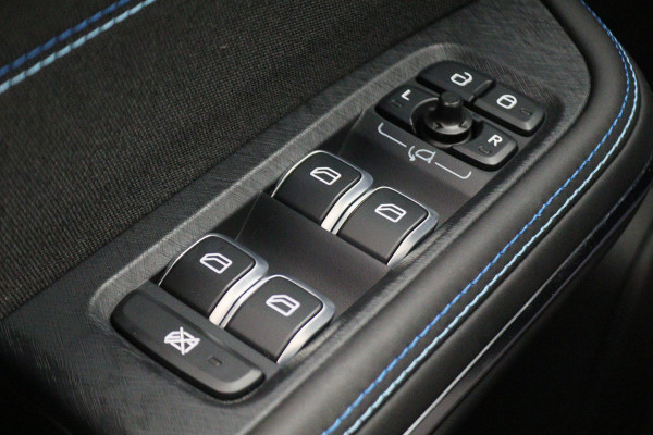 Lynk & Co 01 1.5 360° Camera, Panoramadak, Zwarte hemel, ACC, Apple Carplay, DAB, 20''