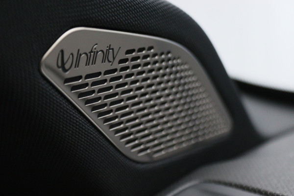 Lynk & Co 01 1.5 360° Camera, Panoramadak, Zwarte hemel, ACC, Apple Carplay, DAB, 20''