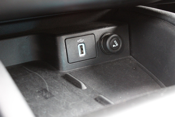 Ford FOCUS Wagon 1.5 EcoBoost 150PK Titanium | Dealer Onderhouden | Trekhaak | Winterpack | Led | Navigatie