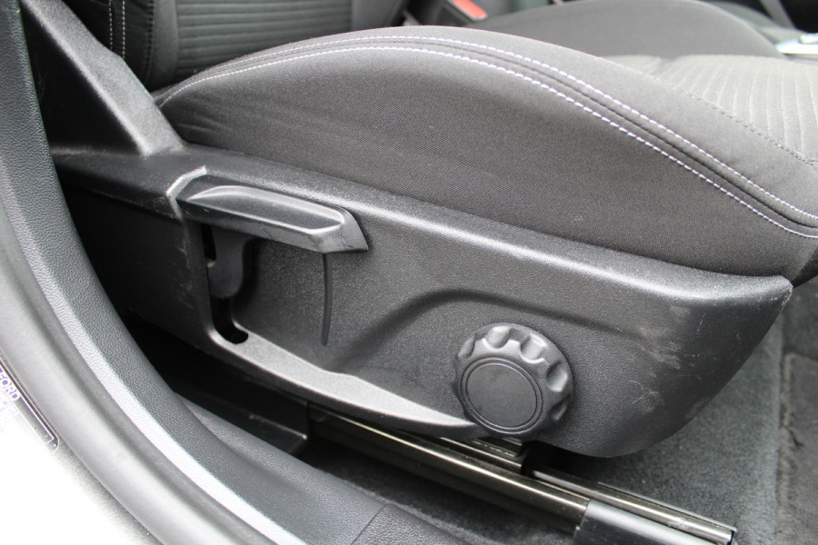 Ford FOCUS Wagon 1.5 EcoBoost 150PK Titanium | Dealer Onderhouden | Trekhaak | Winterpack | Led | Navigatie