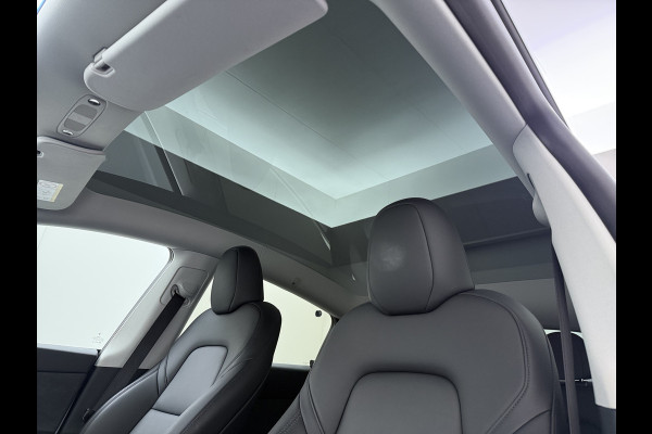 Tesla Model Y RWD Warmtepomp LFP-Accu Leer Lmv Camera's Pano-dak Adap.Cruise Navi Ecc Autopilot Stoel+Stuur+Achterbank Verwarming Elek.Achterklep Dodehoek detector Draadloze telefoonlader SOH 93% 1e Eigenaar Origineel Nederlandse Auto 1.600KG Trekgewicht