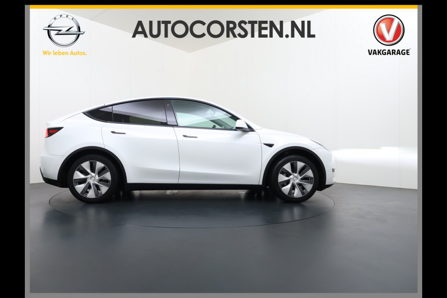 Tesla Model Y RWD Warmtepomp LFP-Accu Leer Lmv Camera's Pano-dak Adap.Cruise Navi Ecc Autopilot Stoel+Stuur+Achterbank Verwarming Elek.Achterklep Dodehoek detector Draadloze telefoonlader SOH 93% 1e Eigenaar Origineel Nederlandse Auto 1.600KG Trekgewicht