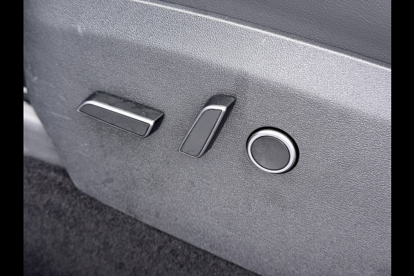 Tesla Model Y RWD Warmtepomp LFP-Accu Leer Lmv Camera's Pano-dak Adap.Cruise Navi Ecc Autopilot Stoel+Stuur+Achterbank Verwarming Elek.Achterklep Dodehoek detector Draadloze telefoonlader SOH 93% 1e Eigenaar Origineel Nederlandse Auto 1.600KG Trekgewicht